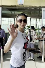 Rakul Preet Singh Spotted At Airport on 21st August 2023 (8)_64e2f6bc53f4d.jpg