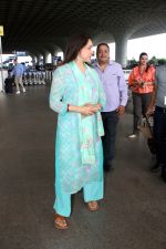 Hema Malini Spotted At Airport Departure on 23rd August 2023 (5)_64e5ebe54dca9.JPG