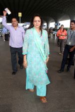 Hema Malini Spotted At Airport Departure on 23rd August 2023 (7)_64e5ebec4b579.JPG
