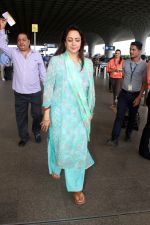 Hema Malini Spotted At Airport Departure on 23rd August 2023 (8)_64e5ebefc72ae.JPG