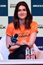 Kriti Sanon at the 4th Edition of Skechers Walkathon Press Conference on 23rd August 2023 (7)_64e5ef61dab1b.jpeg