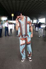 Babil Khan Spotted At Airport Departure on 24th August 2023 (8)_64e727d046b43.JPG
