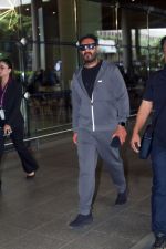 Ajay Devgn Spotted At Airport Arrival on 26th August 2023 (30)_64ea0c1d4eb93.jpg