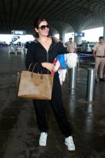 Deepti Sadhwani Spotted At Airport on 26th August 2023 (11)_64e99364b6256.JPG