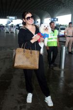 Deepti Sadhwani Spotted At Airport on 26th August 2023 (12)_64e99370ac26f.JPG