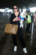 Deepti Sadhwani Spotted At Airport on 26th August 2023 (13)_64e99373c4be3.JPG