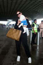 Deepti Sadhwani Spotted At Airport on 26th August 2023 (14)_64e99377e1153.JPG