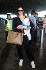 Deepti Sadhwani Spotted At Airport on 26th August 2023 (3)_64e9933c27354.JPG