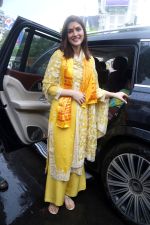 Kriti Sanon at the Siddhivinayak Temple on 26th August 2023 (40)_64e98c2c78929.jpeg