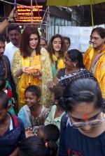 Kriti Sanon, Nupur Sanon, Rahul Sanon at the Siddhivinayak Temple on 26th August 2023