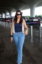 Saiee Manjrekar Spotted At Airport Departure on 26th August 2023 (11)_64e990ad9d2e3.JPG