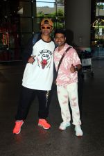 Siddarth Jadhav and Prathamesh Parab Spotted At Airport Arrival on 26th August 2023 (12)_64e9ef5706e68.JPG