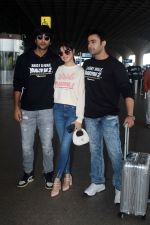 Divya Khosla Kumar, Meezaan Jafri, Pearl V Puri Spotted At Airport Departure on 27th August 2023 (17)_64eb5761ee8b2.JPG