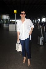 Manushi Chhillar Spotted At Airport Departure on 27th August 2023 (12)_64eaf3c2be41e.JPG