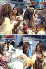 Shilpa Shetty Spotted At Jhama Sweet Shop in Chembur on 27th August 2023 (11)_64eb35504ef80.jpg