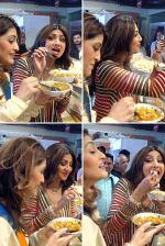 Shilpa Shetty Spotted At Jhama Sweet Shop in Chembur on 27th August 2023 (15)_64eb355784e96.jpg