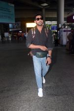 Fahmaan Khan Spotted At Airport on 29th August 2023 (21)_64ef0f676604c.JPG