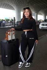 Aashika Bhatia Spotted At Airport Departure on 31st August 2023 (20)_64f065d0a0a89.JPG
