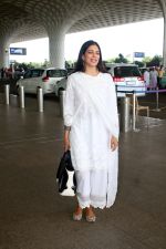 Malavika Mohanan Spotted At Airport Departure on 31st August 2023 (9)_64f037073c458.JPG