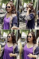 Richa Chadha Spotted At Cafe In Khar on 31st August 2023 (8)_64f04742638e1.jpg