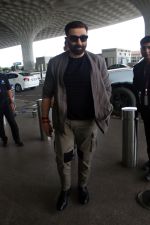 Sunny Deol Spotted At Airport Departure on 31st August 2023 (10)_64f03fc27b7cb.JPG