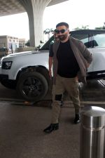 Sunny Deol Spotted At Airport Departure on 31st August 2023 (3)_64f03fac115de.JPG