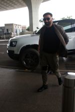 Sunny Deol Spotted At Airport Departure on 31st August 2023 (4)_64f03faef12e9.JPG