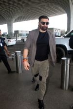 Sunny Deol Spotted At Airport Departure on 31st August 2023 (8)_64f03fbae3b80.JPG