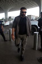 Sunny Deol Spotted At Airport Departure on 31st August 2023 (9)_64f03fbf8ae98.JPG