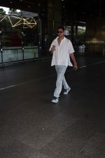 Vijay Varma Spotted At Airport Arrival on 31st August 2023 (1)_64f089282fe44.JPG