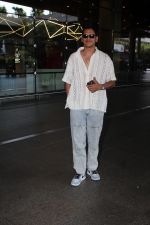 Vijay Varma Spotted At Airport Arrival on 31st August 2023 (10)_64f0894b524f7.JPG