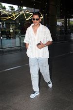 Vijay Varma Spotted At Airport Arrival on 31st August 2023 (11)_64f0894ea6109.JPG
