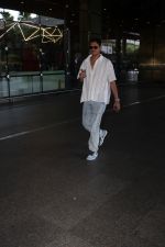 Vijay Varma Spotted At Airport Arrival on 31st August 2023 (2)_64f0892c393e5.JPG