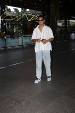 Vijay Varma Spotted At Airport Arrival on 31st August 2023 (4)_64f089337257c.JPG
