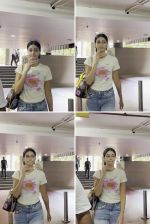 Ananya Panday Spotted At Airport on 1st September 2023 (2)_64f1bd3c012ad.jpg