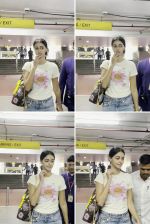 Ananya Panday Spotted At Airport on 1st September 2023 (3)_64f1bd3d6be16.jpg