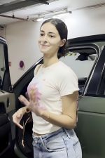 Ananya Panday Spotted At Airport on 1st September 2023 (8)_64f1bd452788f.jpg