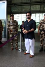 Saif Ali Khan Spotted At Airport on 1st September 2023 (23)_64f18d6ddd44f.JPG