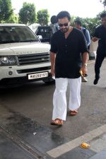 Saif Ali Khan Spotted At Airport on 1st September 2023 (7)_64f18d353b52c.JPG