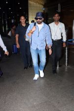 Sunny Deol Spotted At Airport on 2nd September 2023 (1)_64f301f5e9a9e.JPG