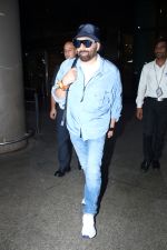Sunny Deol Spotted At Airport on 2nd September 2023 (12)_64f302353463f.JPG