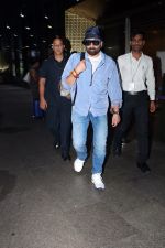 Sunny Deol Spotted At Airport on 2nd September 2023 (4)_64f30207d9961.JPG