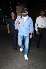 Sunny Deol Spotted At Airport on 2nd September 2023 (5)_64f3020daedb7.JPG