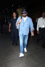 Sunny Deol Spotted At Airport on 2nd September 2023 (7)_64f30218f3b23.JPG