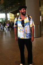 Abhishek Malhan Spotted At Airport on 7th Sept 2023 (7)_64fad8e377e55.JPG