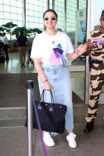 Parineeti Chopra Spotted At Airport Departure on 8th Sept 2023 (11)_64faf99aa4dd6.jpg