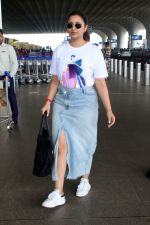 Parineeti Chopra Spotted At Airport Departure on 8th Sept 2023 (14)_64faf9a19dfa4.jpg