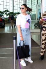 Parineeti Chopra Spotted At Airport Departure on 8th Sept 2023 (8)_64faf993e1fdc.jpg