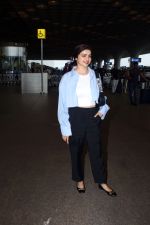 Prachi Desai Spotted At Airport Departure on 7th Sept 2023 (1)_64fad6b19ca5d.JPG