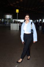 Prachi Desai Spotted At Airport Departure on 7th Sept 2023 (10)_64fad6d80d0f7.JPG
